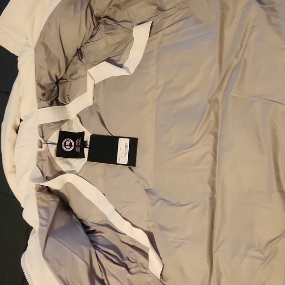 Canada Goose Parka - Picture 6 of 7